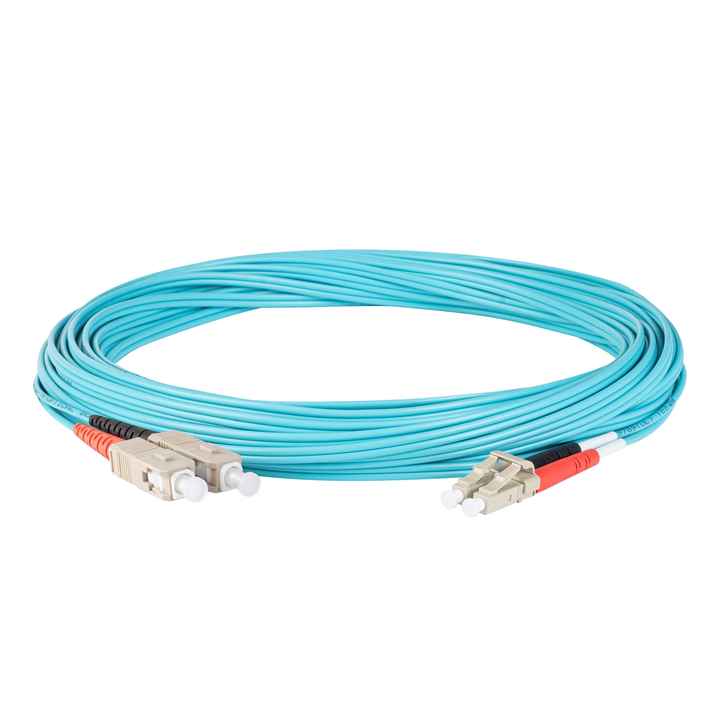 5 Meter Duplex SC zu LC Glasfaser-Patchkabel mit rot-schwarzen Stiefeln Corning Clear Curve OM4 Multimode-Glasfaser für Rechen zentrum