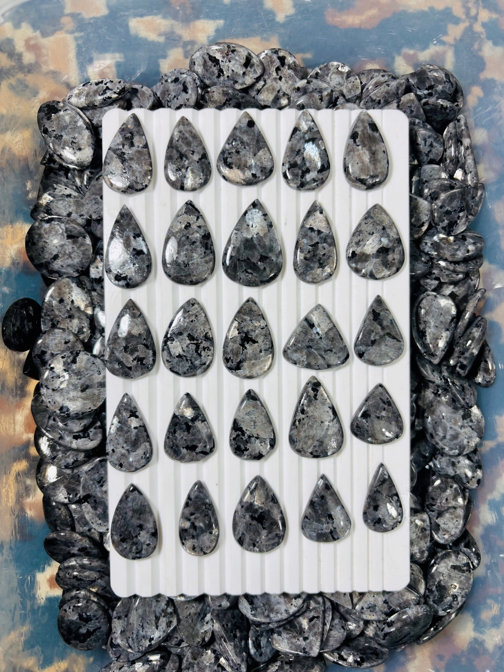 เช่นเดียวกับภาพ