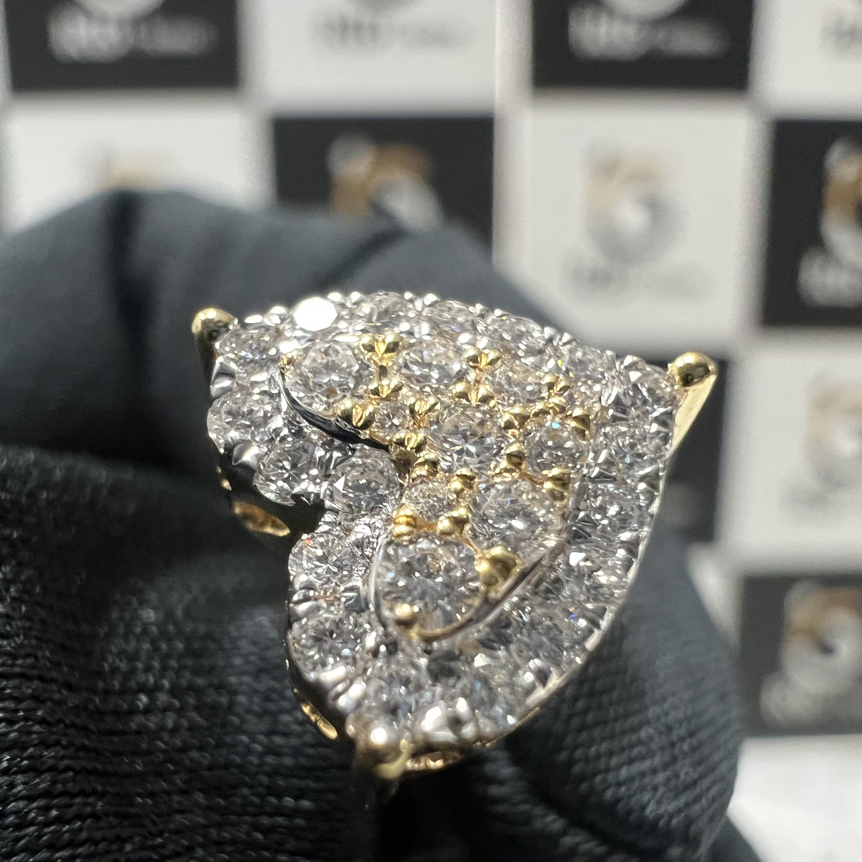 สีเหลือง