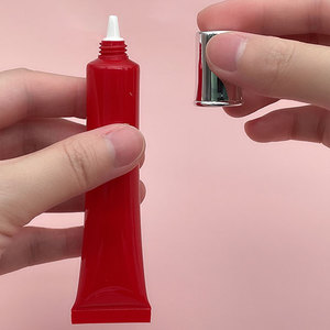 20ml โลโก้ที่กําหนดเองสีแดงหลอดเครื่องสําอางพลาสติกที่ว่างเปล่า 20ml หลอดอ่อนครีมบํารุงรอบดวงตาครีมบีบหลอดสกรู Cap - Product Image 6