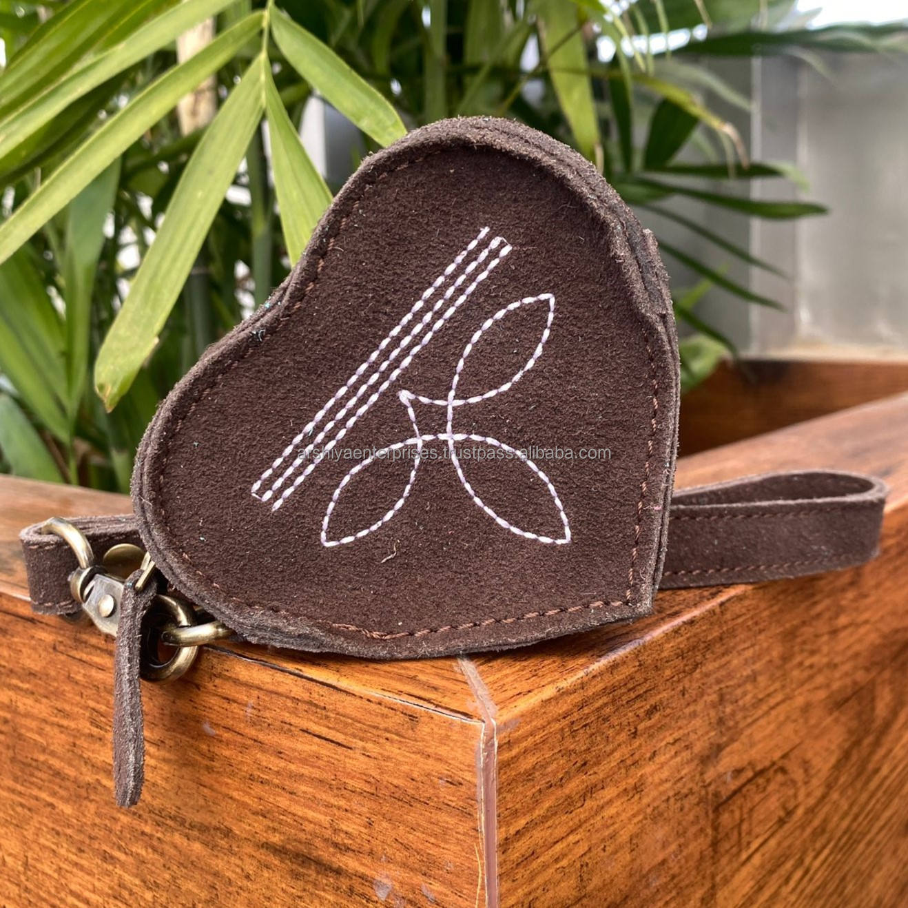 สีน้ำตาล