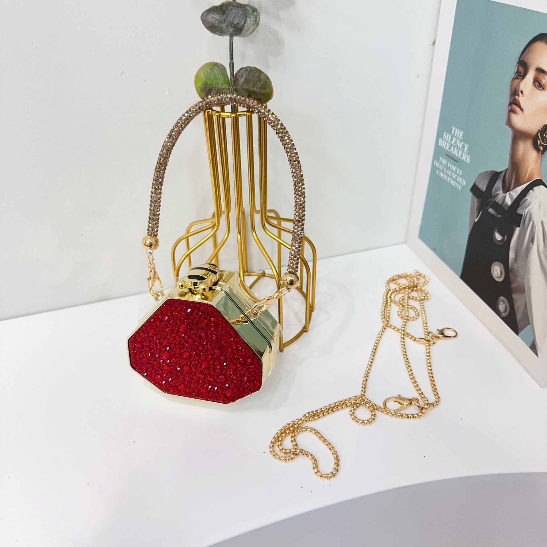 triangle de diamant rond rouge