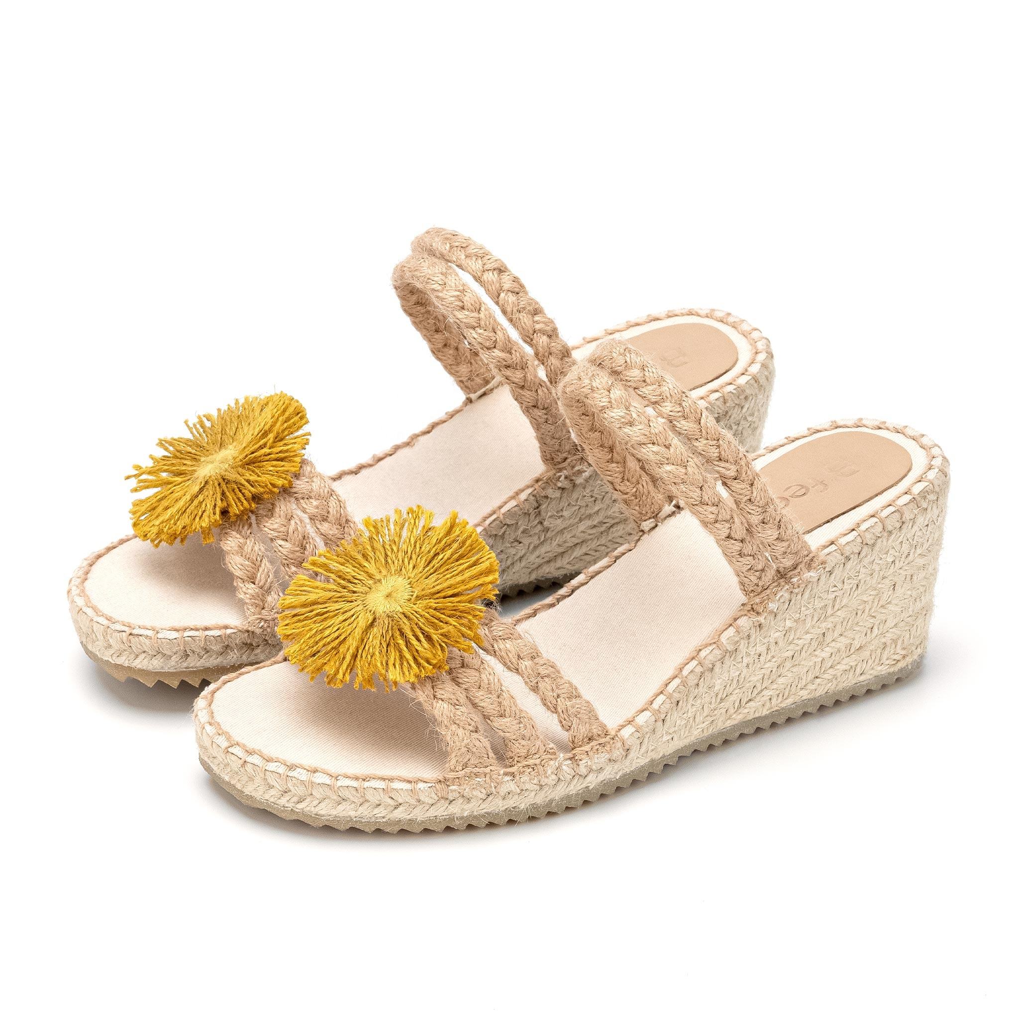 สีเหลือง