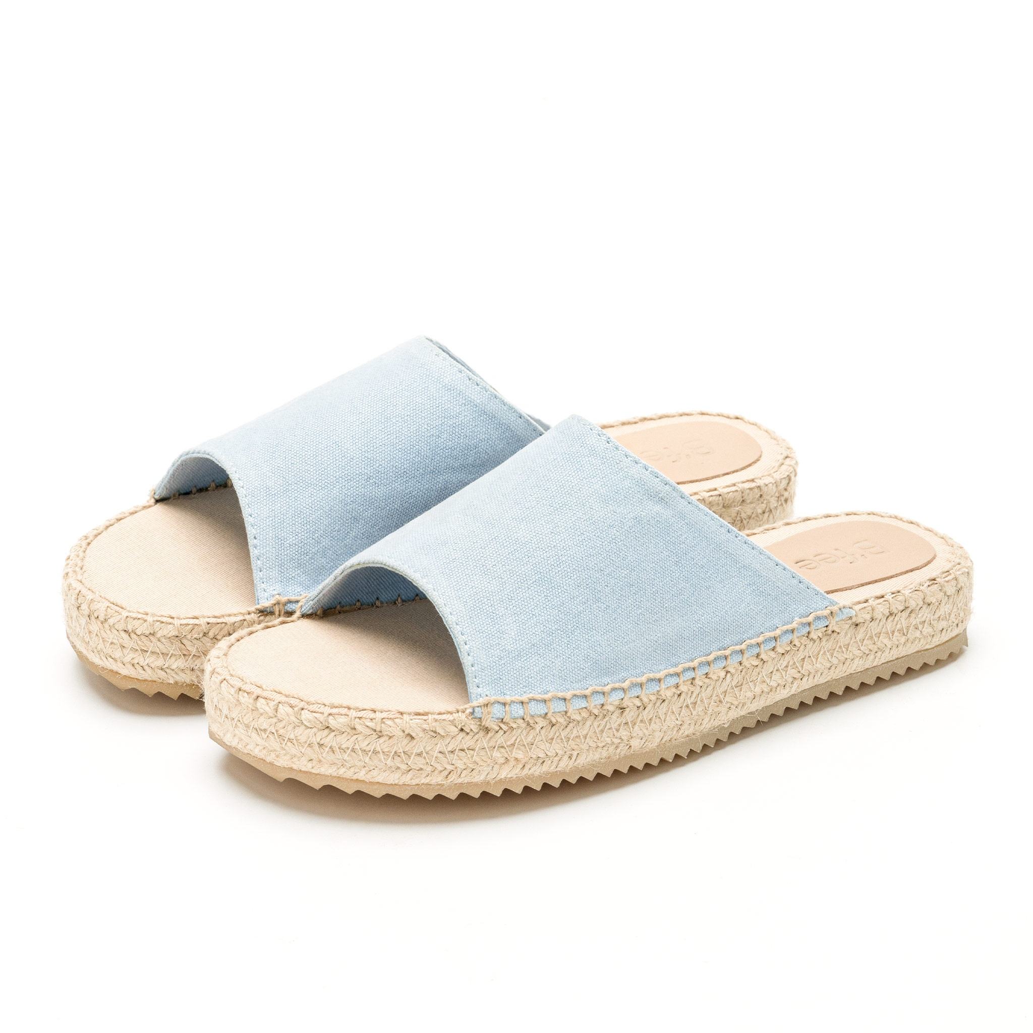 สีฟ้าอ่อน