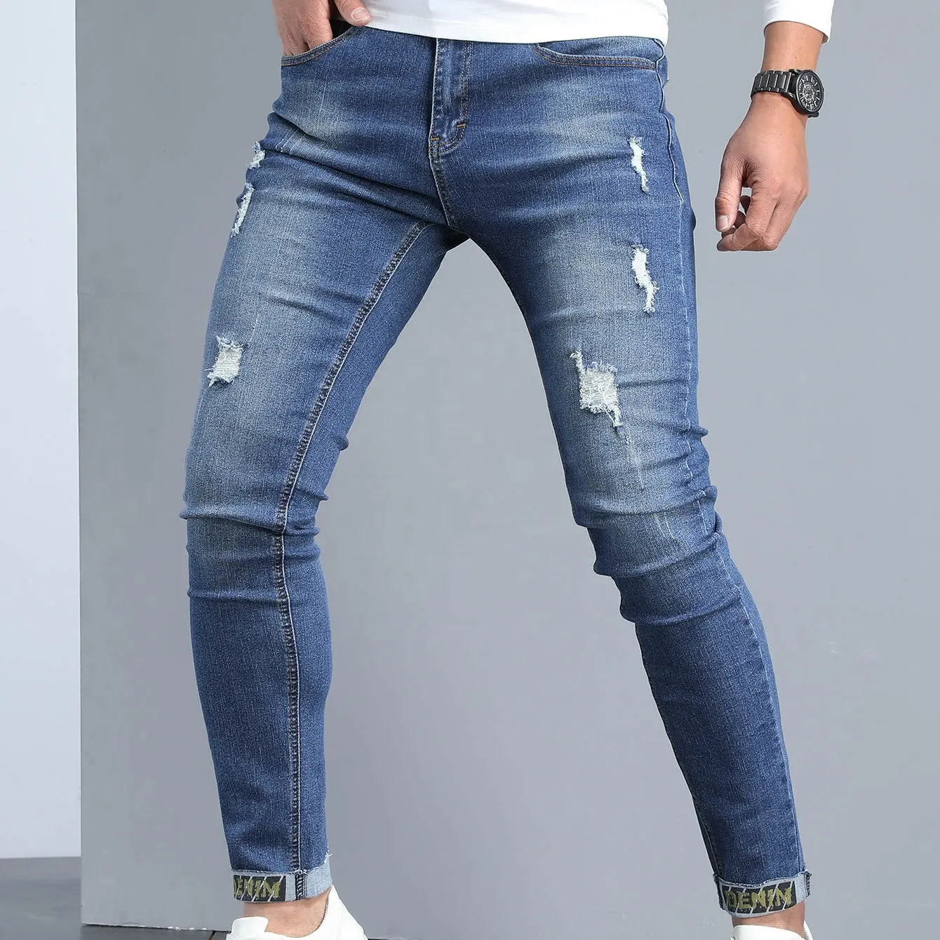 Nuova moda 2024 slim fit Design tinta unita Jeans strappati Skinny Jeans da uomo Casual abbigliamento Jeans di migliore qualità