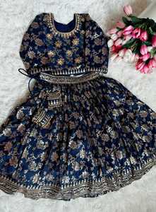 流行品质美丽设计师<span class=keywords><strong>Lehenga</strong></span>，上衣和杜帕塔套装，刺绣乔其纱面料，批发价
