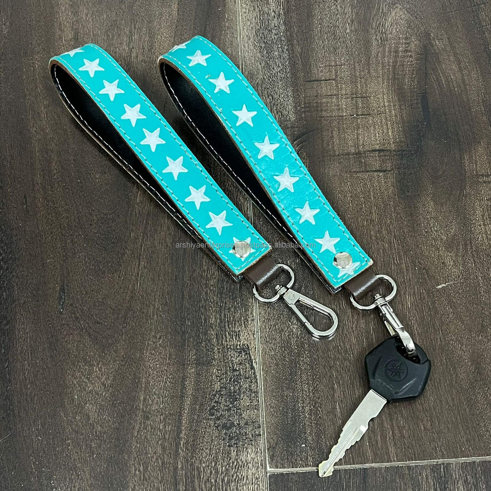 เทอร์ควอยซ์และสีขาว