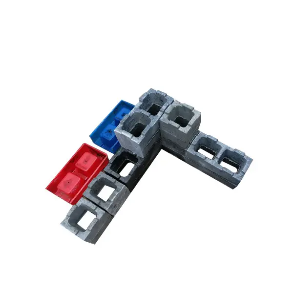 Moules en plastique pour blocs de construction en béton