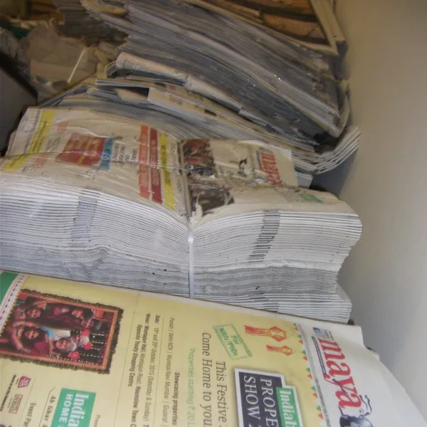 Vieux journal coréen cassé/anglais sur l'offre de journal émis