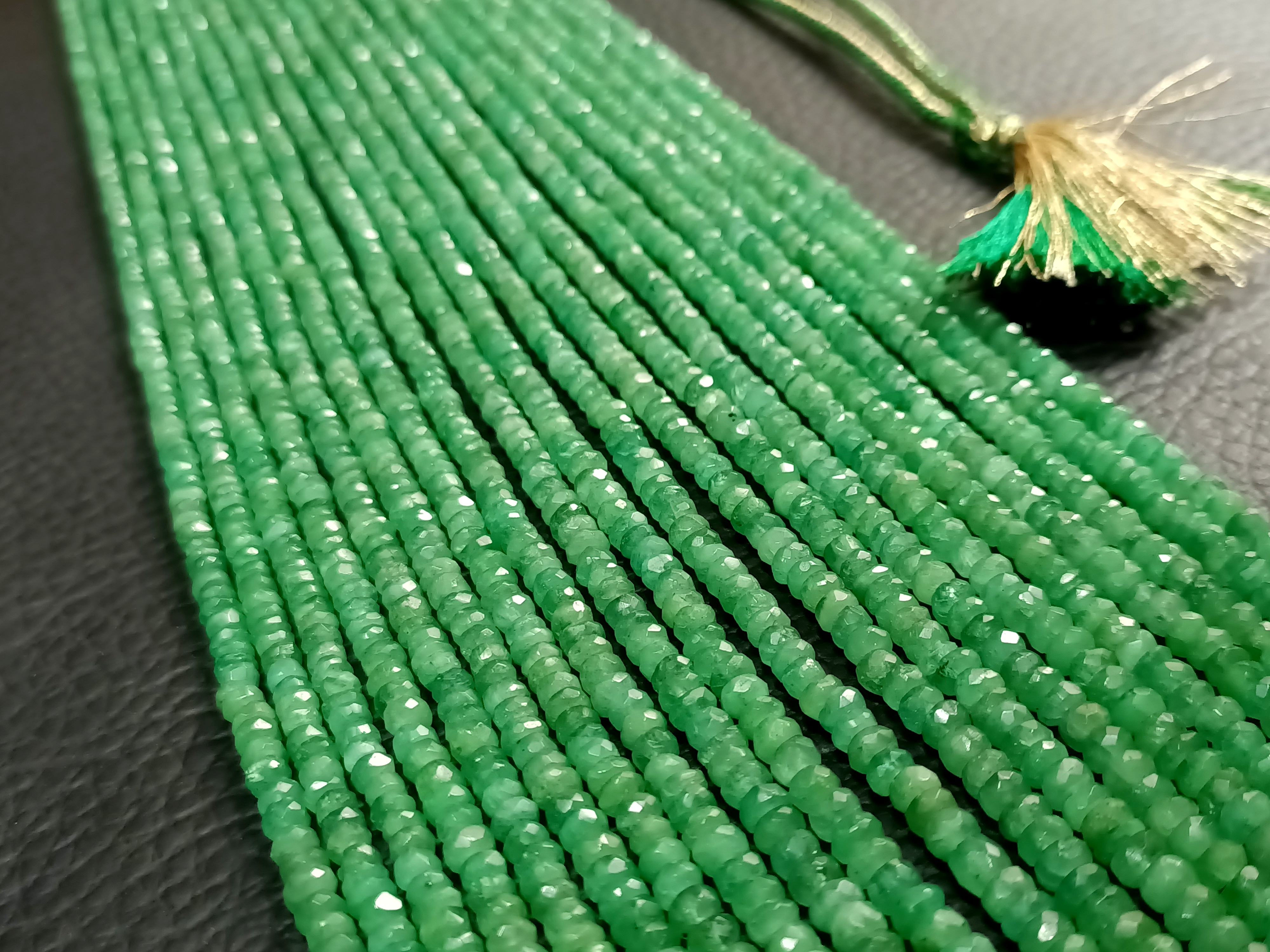 สีเขียว