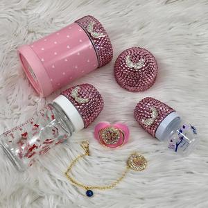 批发定制新设计新生儿产品供应商粉色奶嘴和夹子牛奶水玻璃瓶奶嘴盒婴儿保温瓶