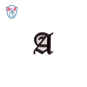Gotik alfabe yama 26 mektuplar setleri çıkartmalar demir On işlemeli rozetleri özel adı nakış giyim kişiselleştirilmiş takım logosu - Product Image 2