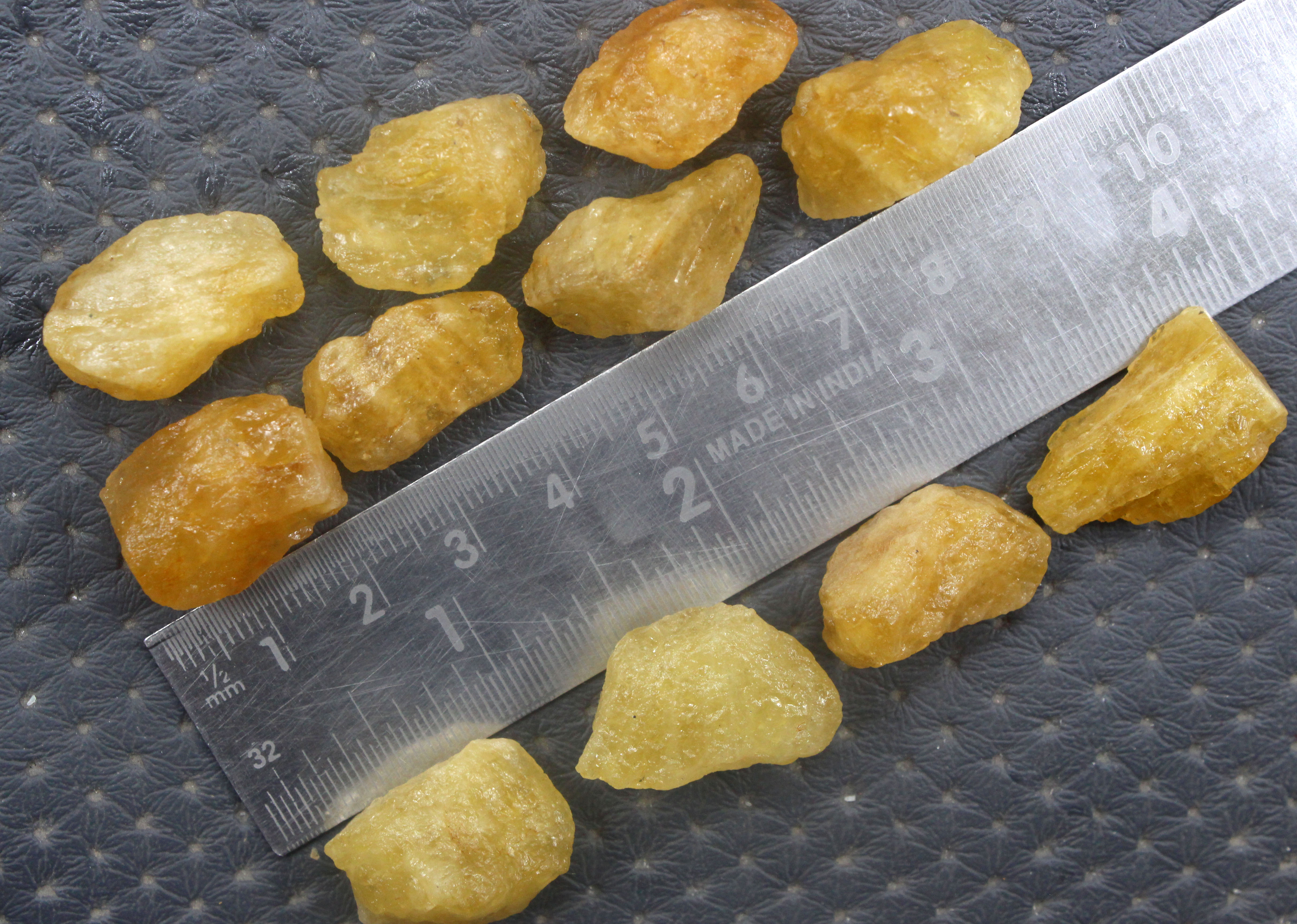 สีเหลือง