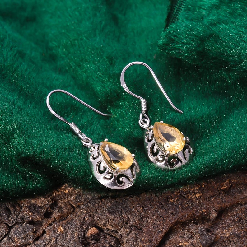 สีเหลือง