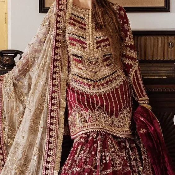 LATEST-DESIGNER-KAMEEZ ,LEHENGA robe de mariée avec lourd embellie en cristal perles de verre pierre, ZARDOZI-travail pour mariage @ 2021