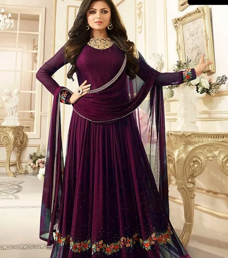 Nouvelle conception exclusive de vêtements de fête Georgette longue robe indienne et pakistanaise Style Anarkali robe avec travail de broderie lourd