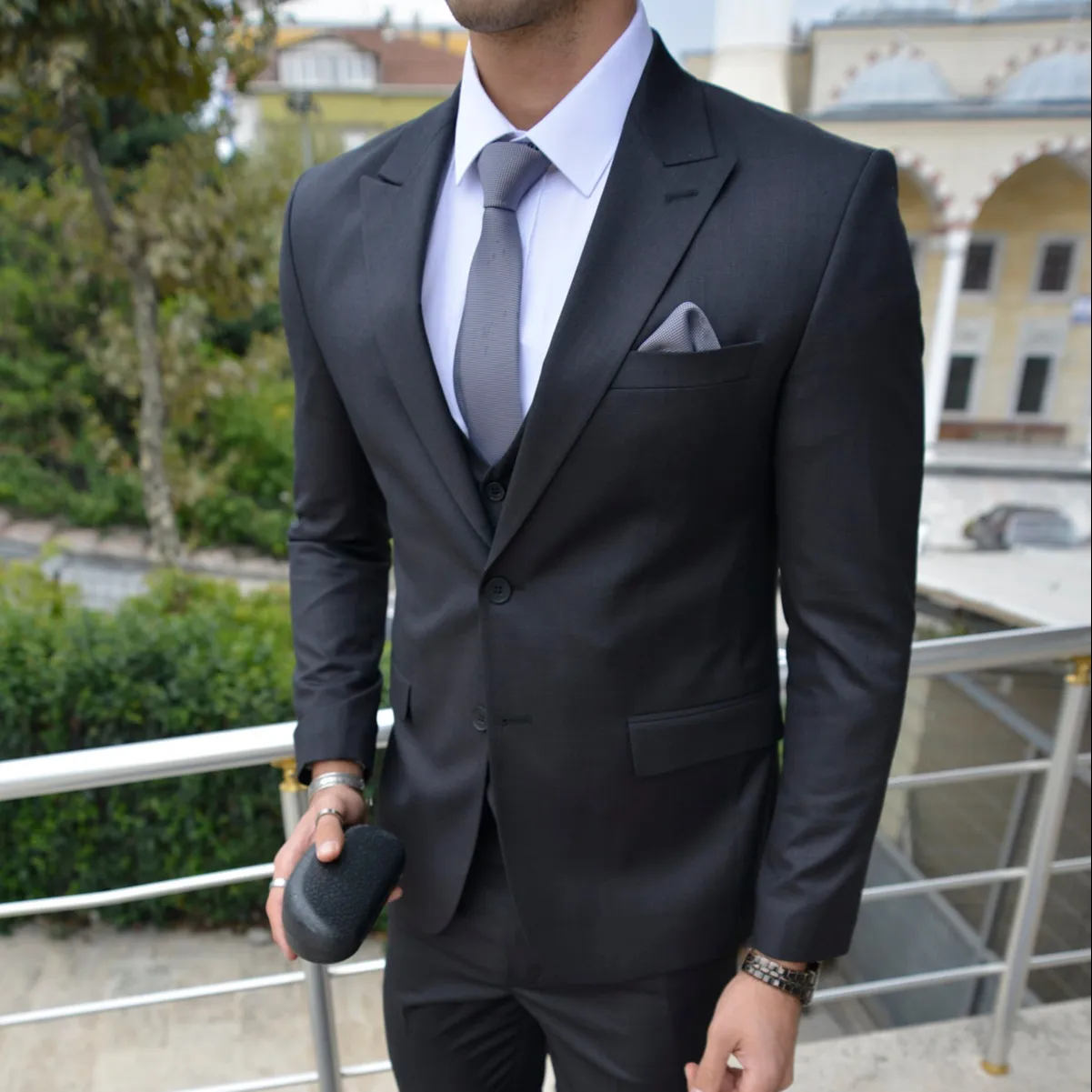 Traje de hombre de diseño caliente azul marino y traje de negocios nuevo diseño traje de boda de calidad italiana