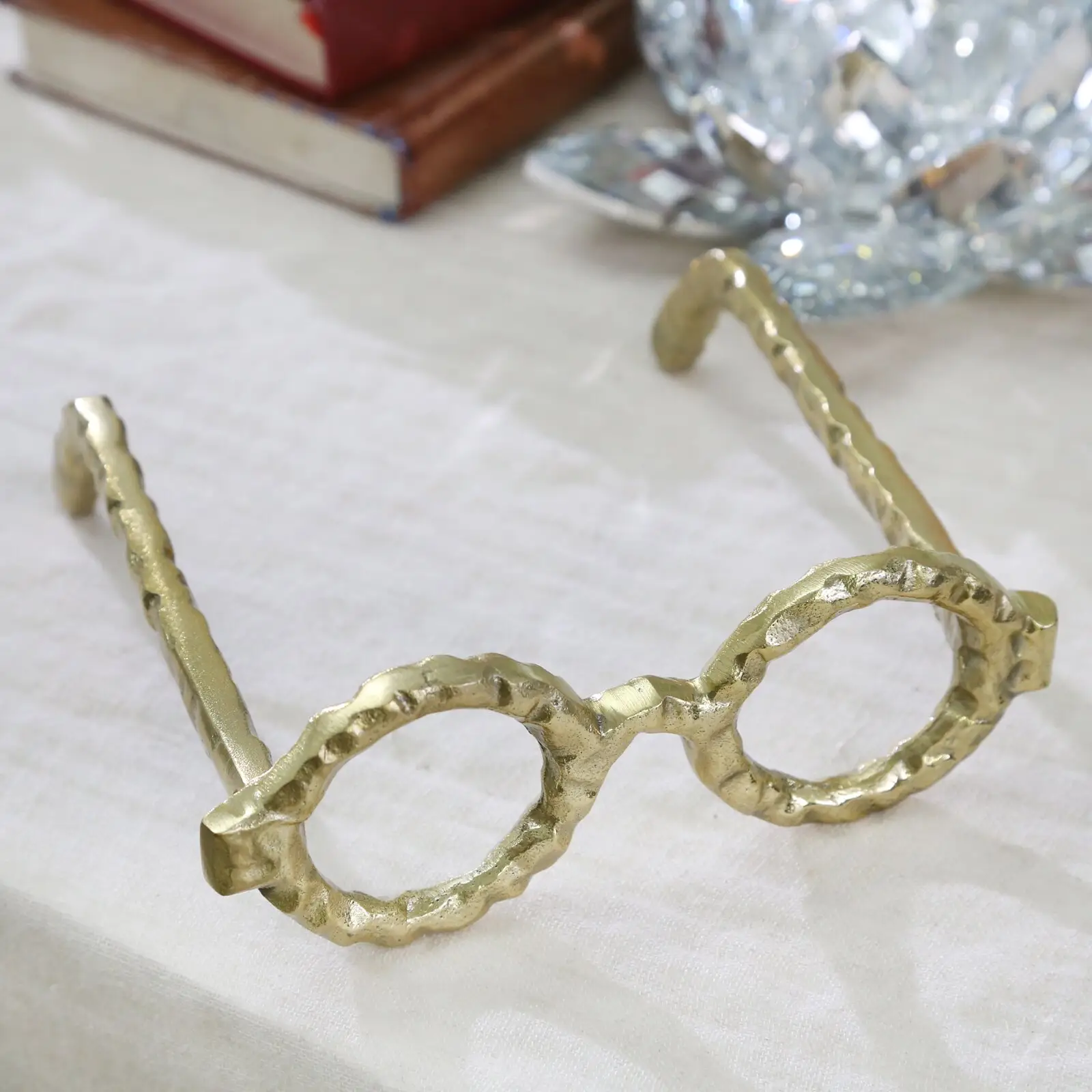 Emas Antik Aluminium Padat Buatan Tangan Finishing Kacamata Bentuk Meja Patung untuk Dijual Dalam Harga Terendah