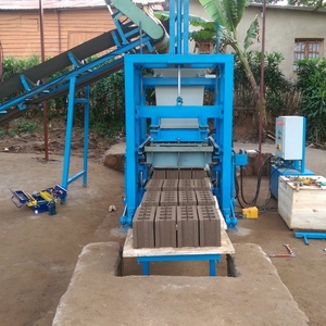 32 kW，半自动，液压动力混凝土砌块成型机 - Product Image 2