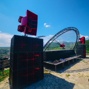 Citadela Festival djブースアルミニウムアーチラウンドルーフトライアングルステージトラスディスプレイ、キャンバスPVCホワイトテントとボイドスピーカー付き - Product Image 1