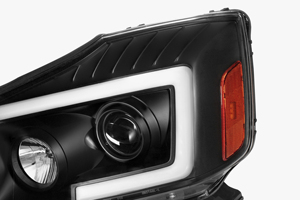 ไฟหน้าโปรเจคเตอร์ LED C-Bar,สวิตช์สัญญาณไฟเลี้ยวตามลำดับสำหรับ04-15 Nissan Titan/04-07 Armada (สีดำ/ใส) - Product Image 2