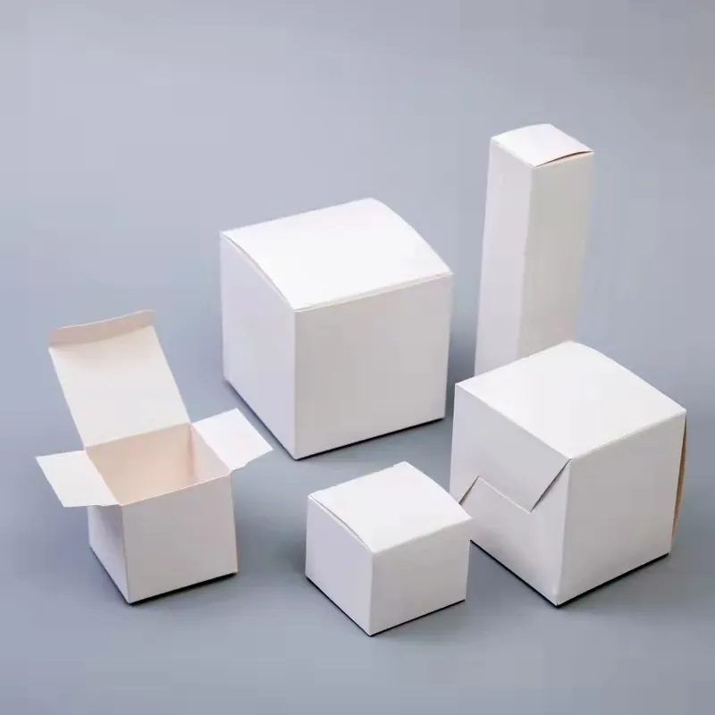 カスタムサイズの高品質の白い段ボール紙パッケージボックスモックアップしてボックスデザインを提示小さなMOQアートペーパーボックス