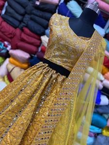 קולורי הזהב choli dupatta עבודה רקמה כבדה עם טפטה משי ומראה אמיתי, סאטן תחרה יצוא פבריק מלכותיים