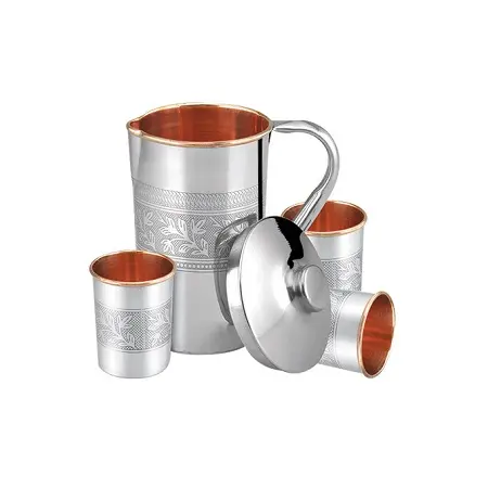 Pichet à eau en cuivre et argent couleur cuivre avec ensemble de trois verres pour servir du jus d'eau et toute cruche à boisson