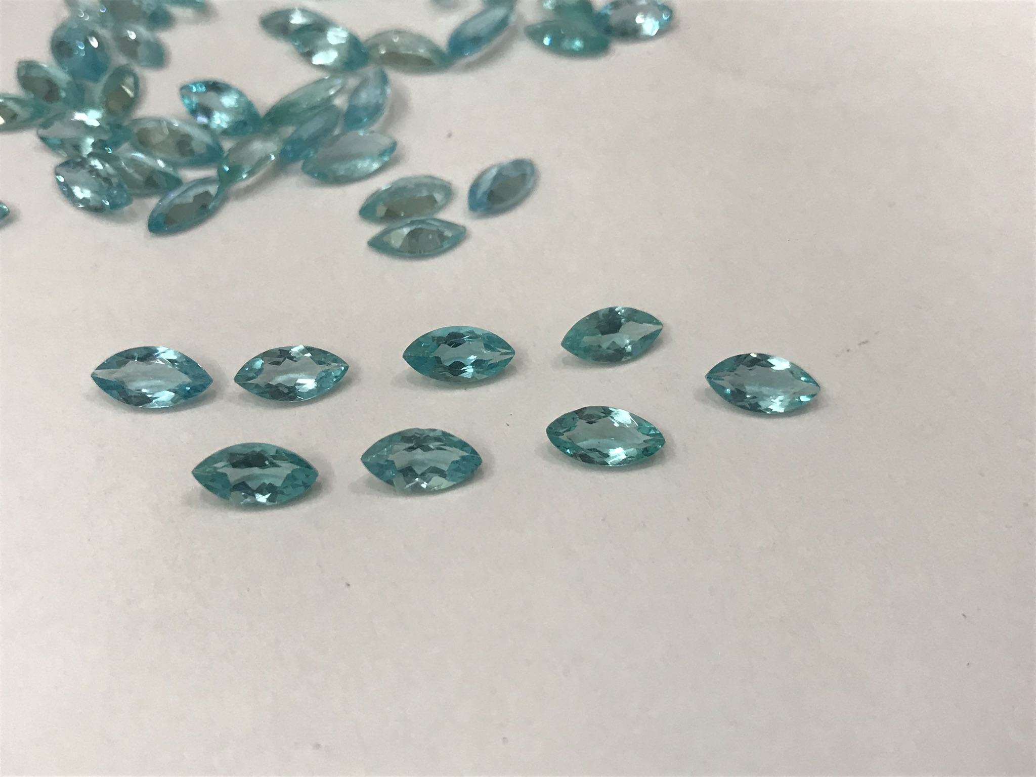 สีฟ้านีออน