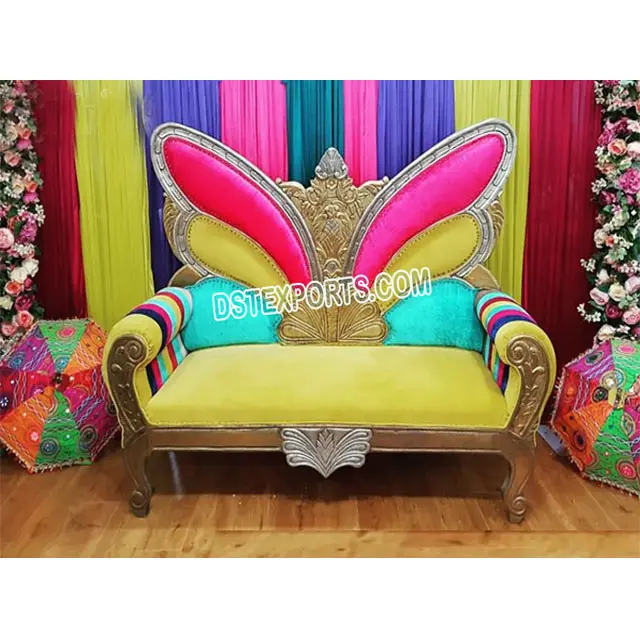 Sofá de casamento vibrante e colorido, sofá mehndi, palco, loveseat para noiva, design de borboleta especial para casamento