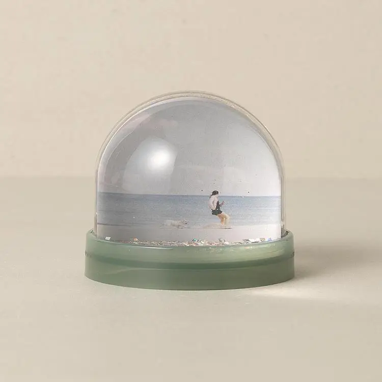 كرة ثلوج من الأكريليك عالية الجودة على شكل قبة بحجم صغير الأعلى مبيعًا مناسب لصورتين