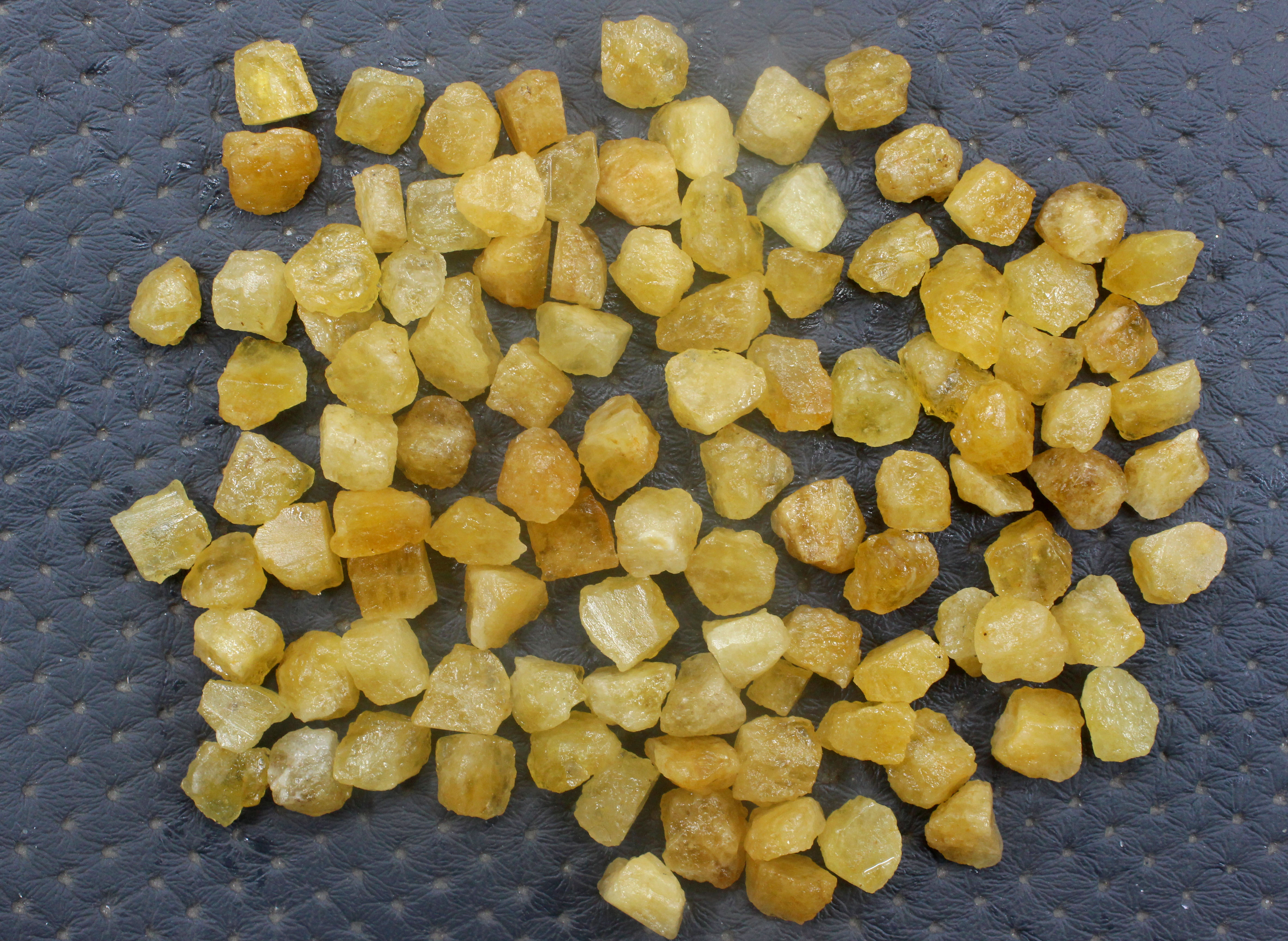 สีเหลือง