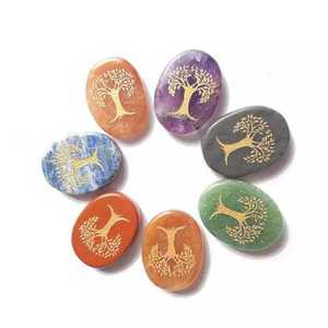 7Chakra Palm Stone Set With Engraved Tree Of Life Symbol卸売ChakraセットAAMEENAから購入AGATE - Product Image 1