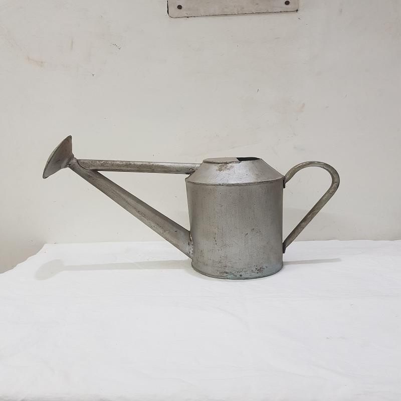 สีเทาเข้ม