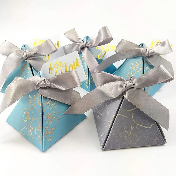 Özel mavi kart ve şerit üçgen düğün parti lehine şeker çikolata ambalajı kutusu bebek duş doğum günü kağıdı hediye çantası