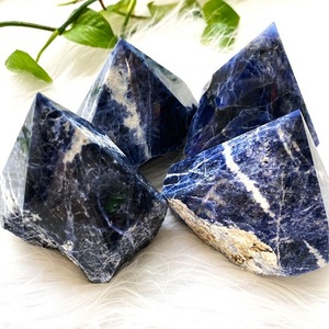 חדש כניסות מחוספס מינרלים טבעי כחול sodalite גלם קריסטל נקודות עבור עיצוב הבית sodalite גלם נקודה מחוספס