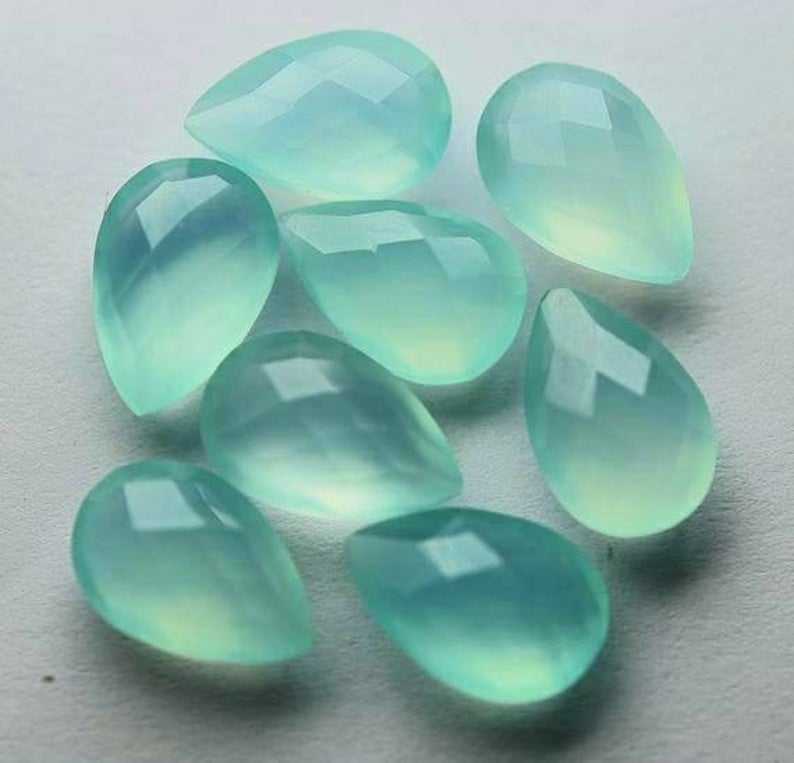 สีเขียวน้ำทะเล