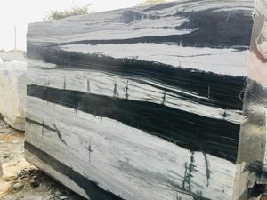 פנדה לבן בלוקים שיש אבן גולות לחתוך לגודל אריח טבעי מהודו עבור משטחי בר חולצות לוחות גדולים כל רצפת פיצול