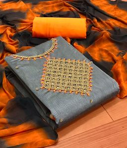モティと石の手仕事が施された上品なシャンデリシルクと、ナズニープランデュパッタが付いたサンツーンの底