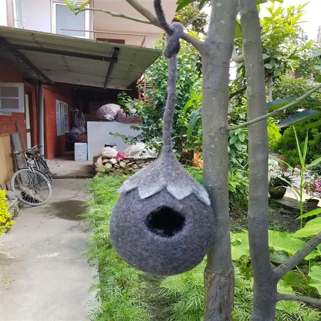 Feutre À La Main pendaison nid d'oiseau maison design fleuri Népal | Gros Fabriqués À La Main Eco intérieures à 100% feutre de laine