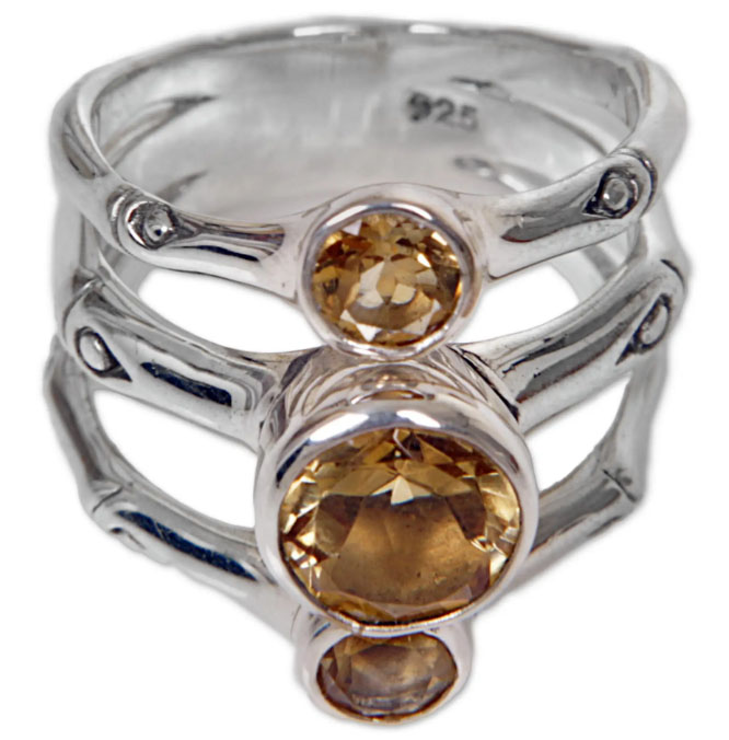 สีเหลือง