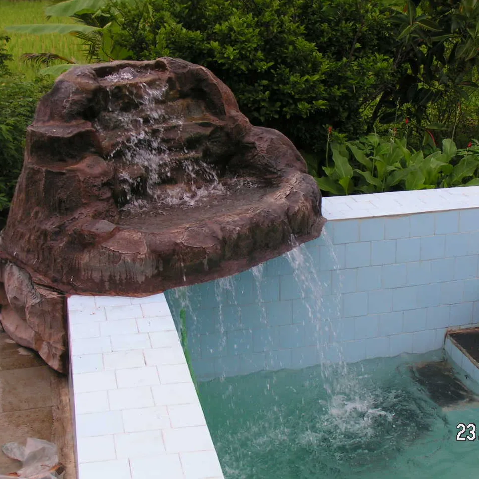 Chute d'eau de piscine en fibre de verre légère et amovible, fait en métal