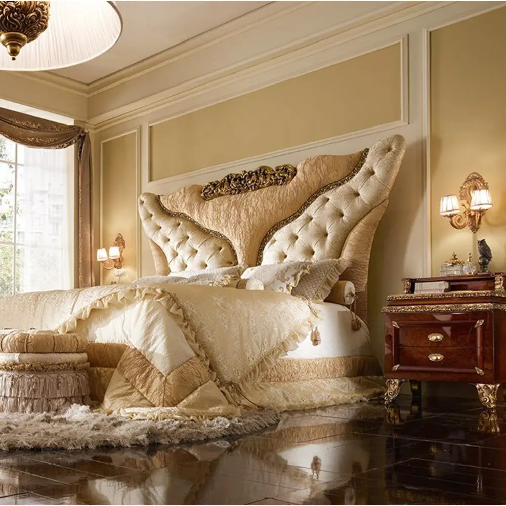 カスタムホールヴィラ家具クラシックベッドルームセットPUレザー張り無垢材彫刻キングサイズベッドテーブル付き