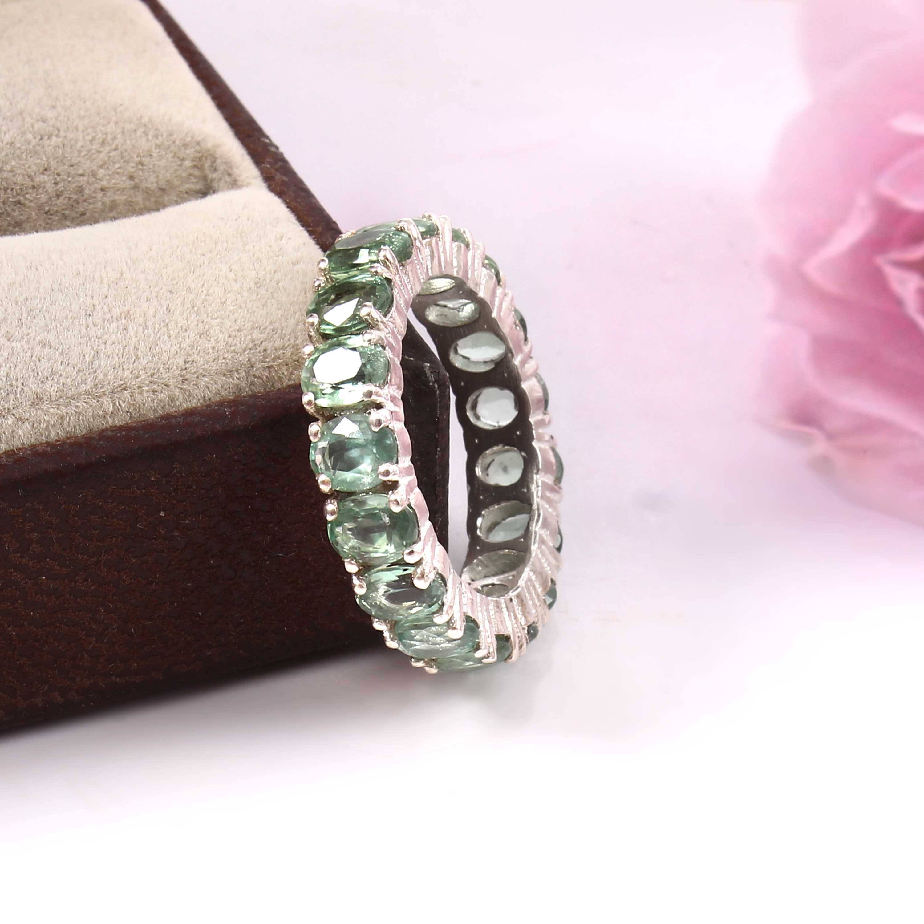 สีเขียว