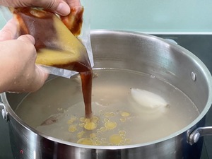 越南河汤配牛肉和鸡肉口味150克每包不含防腐剂，快速方便