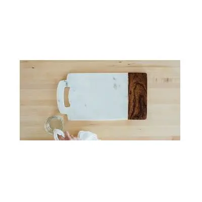 Tagliere in legno e marmo dal design moderno per l'imballaggio personalizzato per utensili da cucina utilizzare un tagliere per insalata in legno di marmo