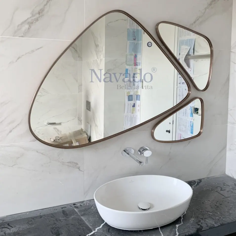 2021 nuovi specchi da parete di lusso per bagno con struttura in metallo rivestito in argento a 8 strati in vetro fatto a mano qualificato a caldo