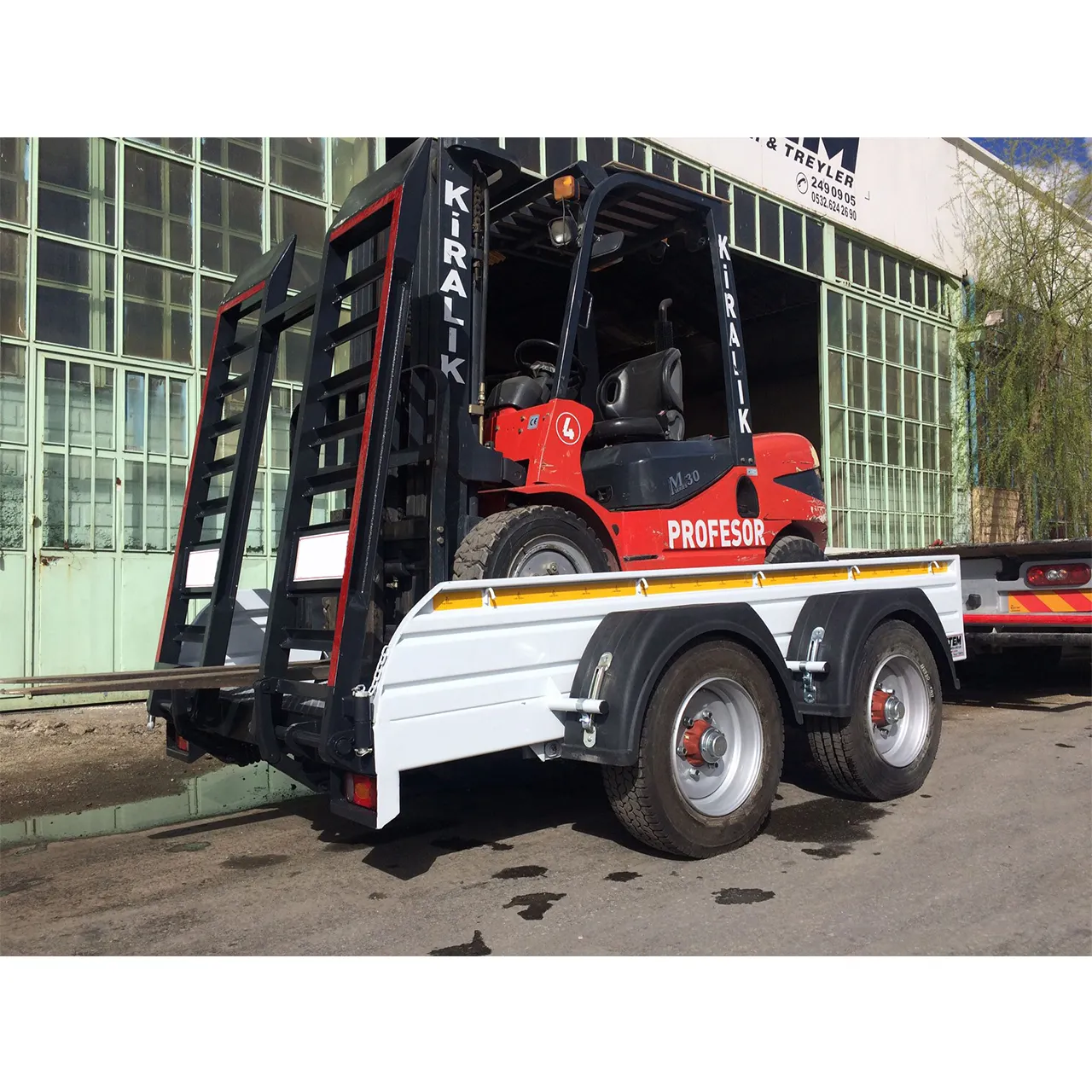 Yüksek kaliteli çift akslı 4 ton sıcak daldırma galvanizli Forklift römork römork uygulamaları için