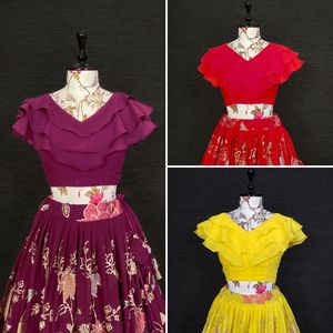 重型绣花Sequennce西部<span class=keywords><strong>Lehenga</strong></span> <span class=keywords><strong>choli</strong></span>衬衫刺绣作品<span class=keywords><strong>lehenga</strong></span>裁剪上衣裙子批发价