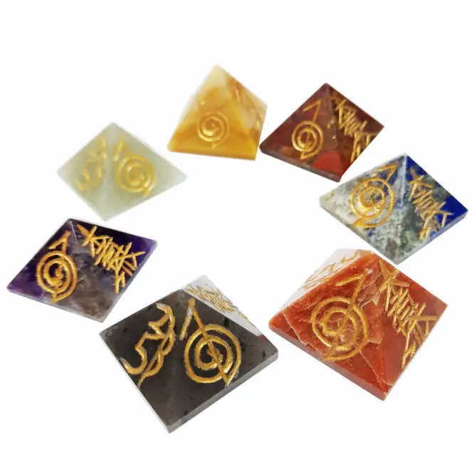 Set Reiki inciso a forma di piramide di 7 Chakra: Set di Chakra all'ingrosso gemma Mariya Crystal Export Feng Shui